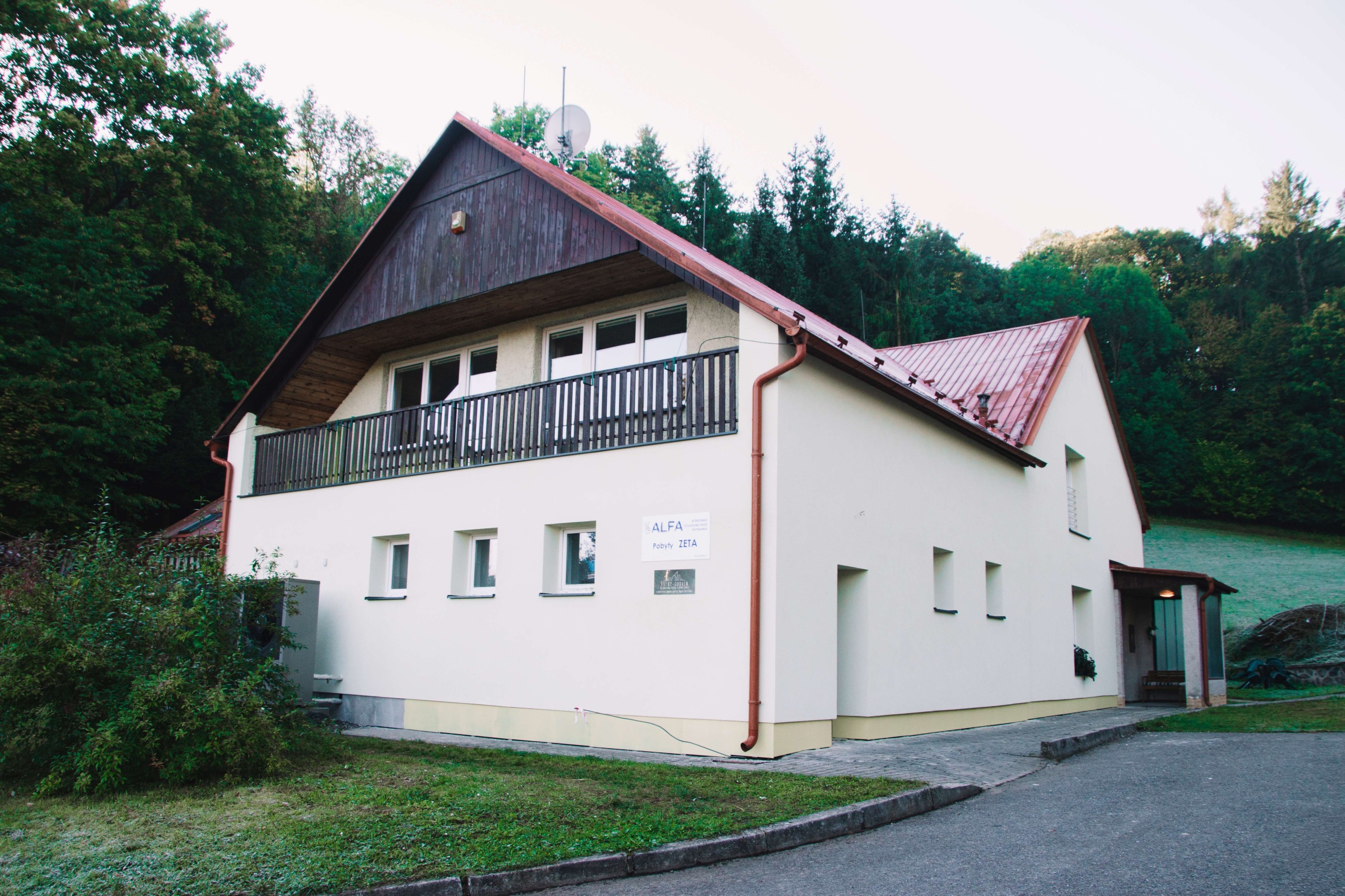 SAINT-GOBAIN PODPOŘIL OTEVŘENÍ TERAPEUTICKÉHO CENTRA