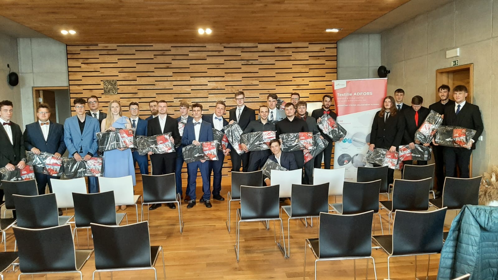 ROZDALI JSME PŘES 200 SPORTOVNÍCH TAŠEK STUDENTŮM SPŘÁTELENÝCH ŠKOL 