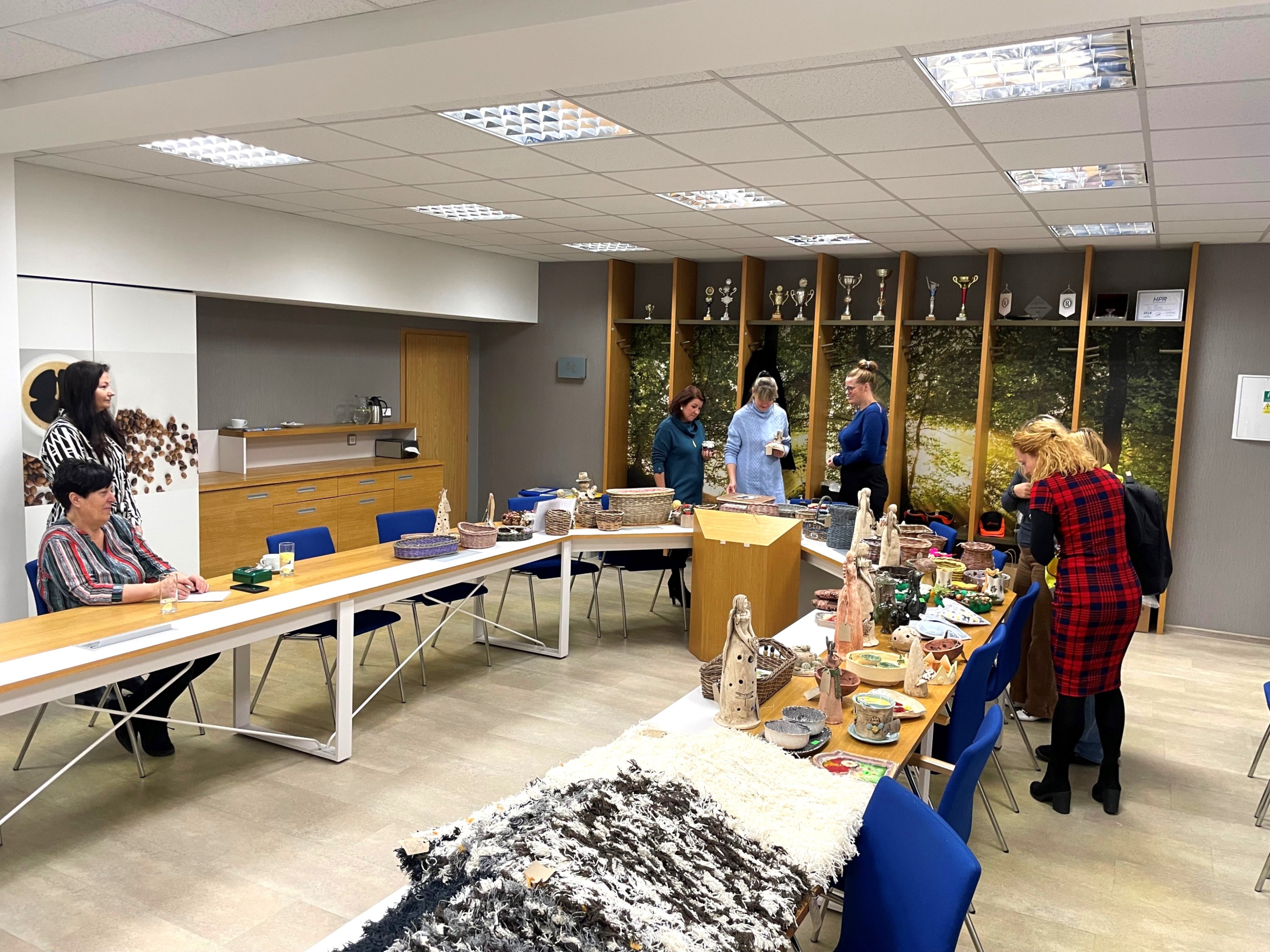 ADVENTNÍ PRODEJNÍ DNY PŘINESLY RADOST I POMOC POTŘEBNÝM